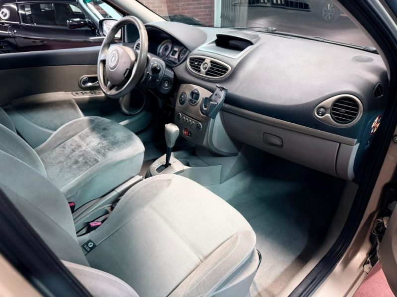 RENAULT Clio III 1.6 CONFORT DYNAMIQUE BOITE AUTO