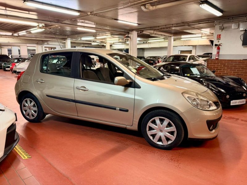 RENAULT Clio III 1.6 CONFORT DYNAMIQUE BOITE AUTO