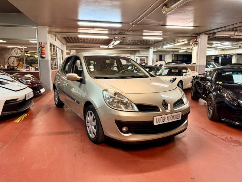 RENAULT Clio III 1.6 CONFORT DYNAMIQUE BOITE AUTO