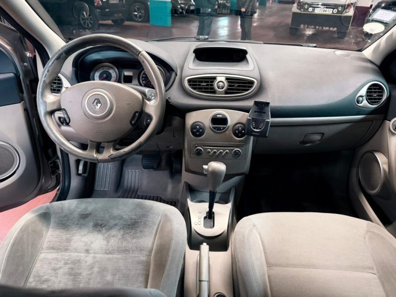 RENAULT Clio III 1.6 CONFORT DYNAMIQUE BOITE AUTO