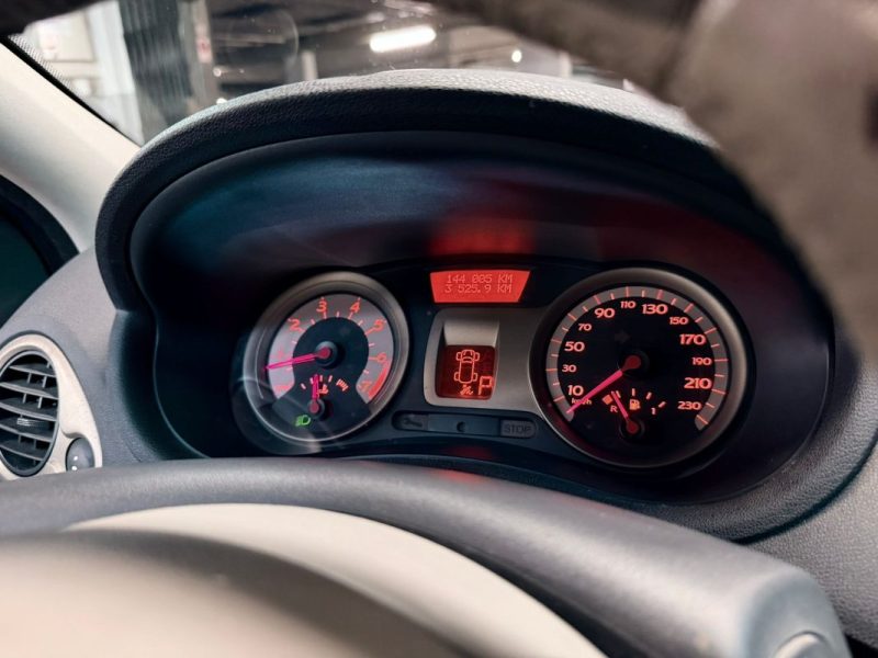 RENAULT Clio III 1.6 CONFORT DYNAMIQUE BOITE AUTO