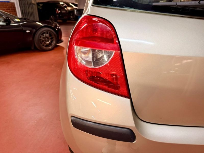 RENAULT Clio III 1.6 CONFORT DYNAMIQUE BOITE AUTO