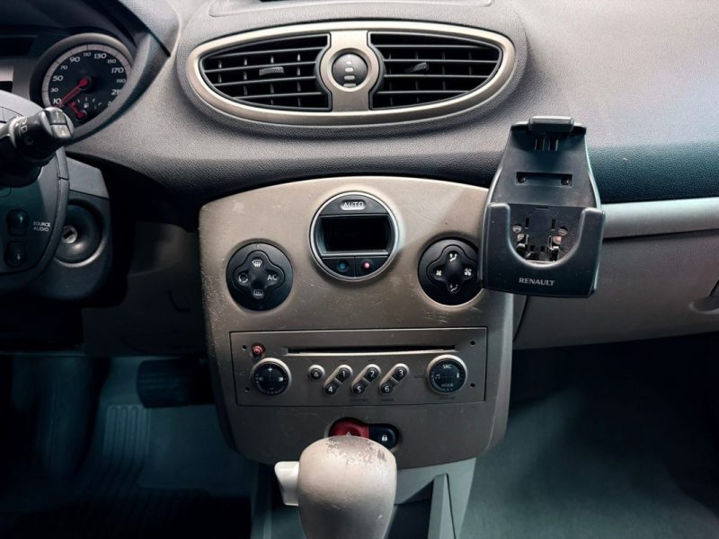 RENAULT Clio III 1.6 CONFORT DYNAMIQUE BOITE AUTO