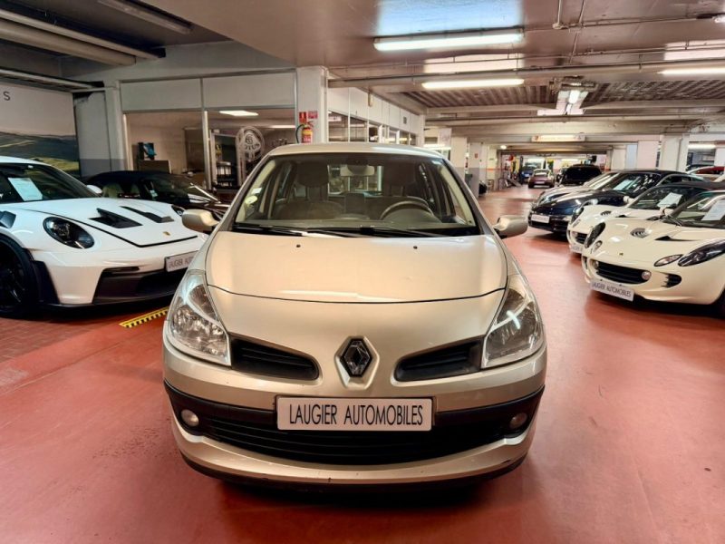 RENAULT Clio III 1.6 CONFORT DYNAMIQUE BOITE AUTO