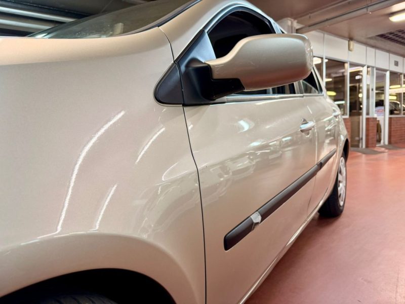 RENAULT Clio III 1.6 CONFORT DYNAMIQUE BOITE AUTO