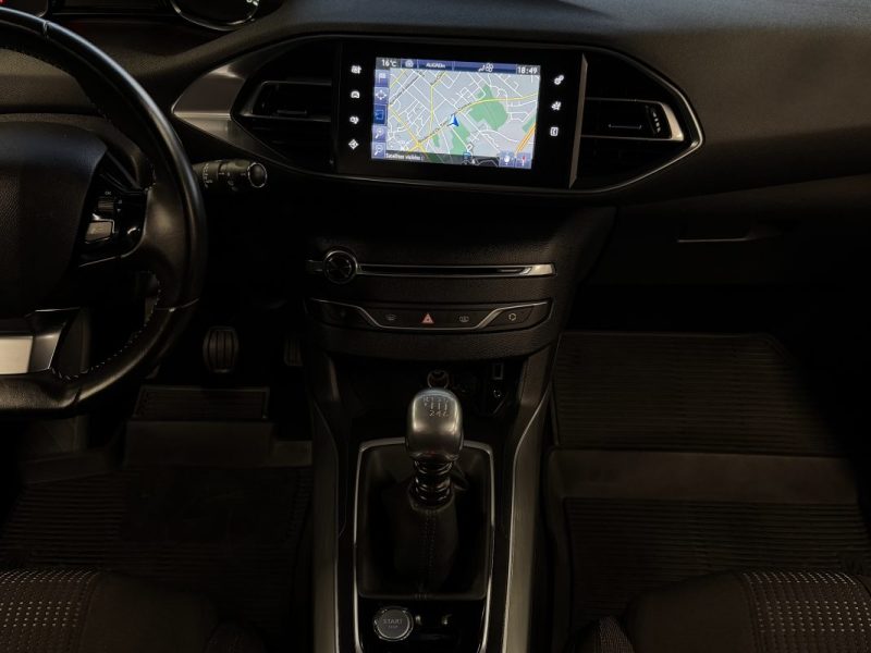 PEUGEOT 308 II ALLURE 1.2 130 Cv S&S TOIT PANORAMIQUE ECRAN GPS TACTILE CRIT AIR 1 - GARANTIE 1 AN