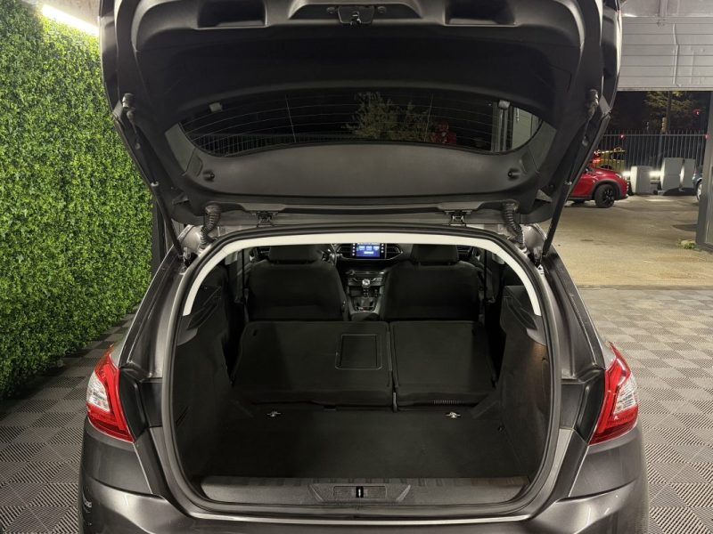 PEUGEOT 308 II ALLURE 1.2 130 Cv S&S TOIT PANORAMIQUE ECRAN GPS TACTILE CRIT AIR 1 - GARANTIE 1 AN
