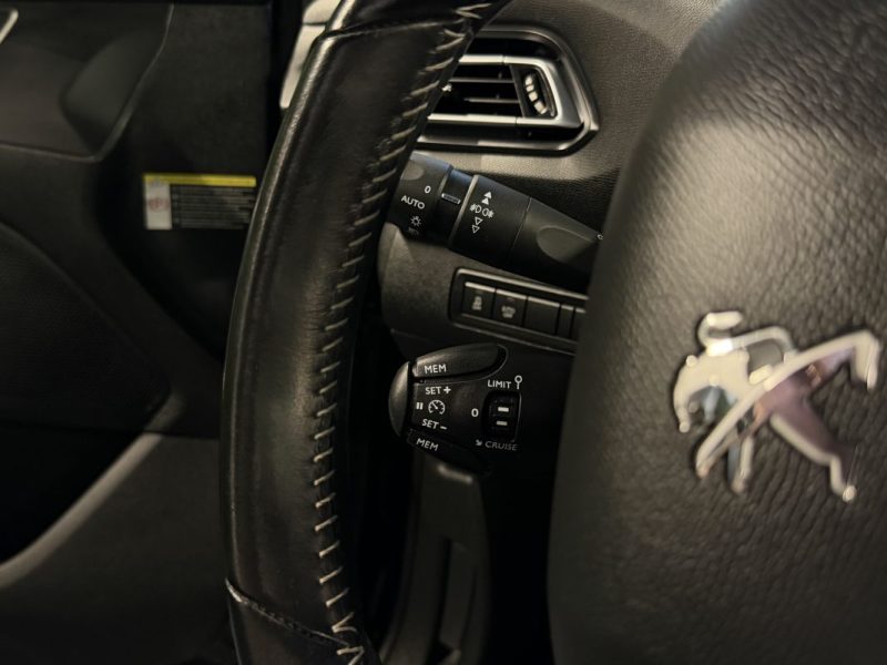 PEUGEOT 308 II ALLURE 1.2 130 Cv S&S TOIT PANORAMIQUE ECRAN GPS TACTILE CRIT AIR 1 - GARANTIE 1 AN
