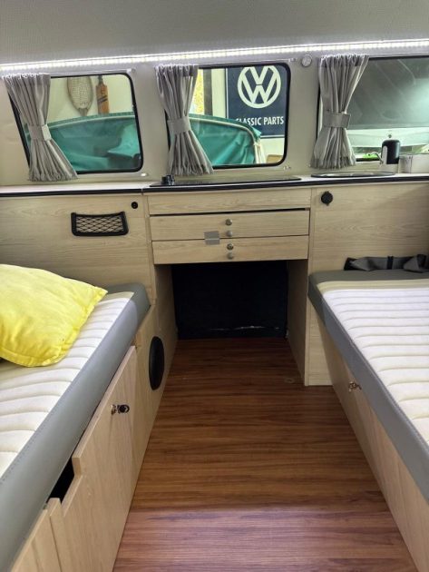 VOLKSWAGEN KOMBI  1972