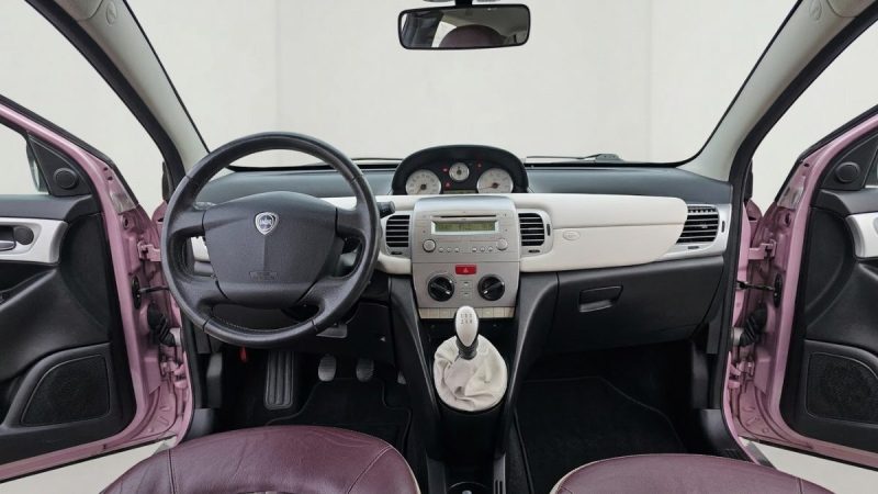 LANCIA YPSILON 1.2 69 ch SILVER 2010