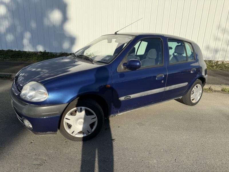 RENAULT CLIO AUTHENTIQUE 1.2 2001