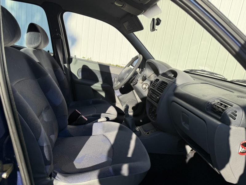 RENAULT CLIO AUTHENTIQUE 1.2 2001