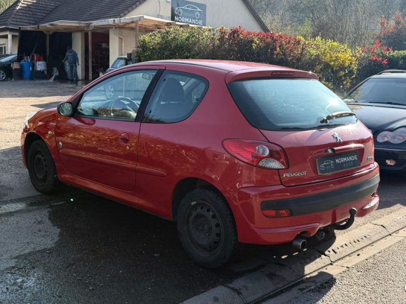 PEUGEOT 206 + 1.1 URBAN 2012