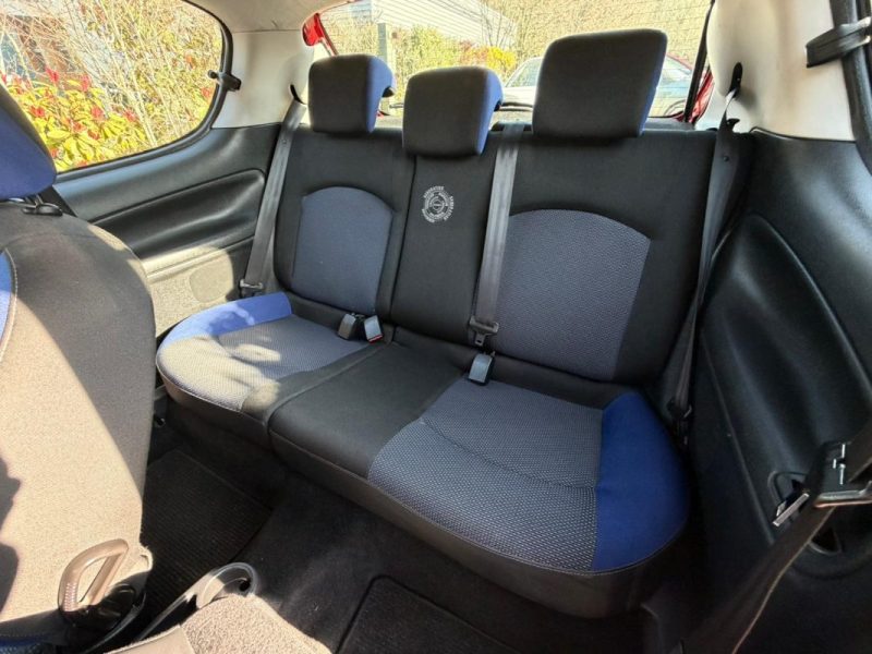 PEUGEOT 206 + 1.1 URBAN 2012