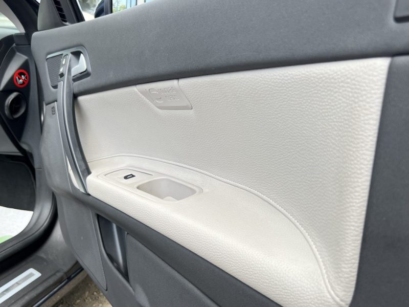 VOLVO C70 II CABRIOLET D5 2.4 D 180 Cv BOITE AUTOMATIQUE / INTERIEUR CUIR - GARANTIE 1 AN