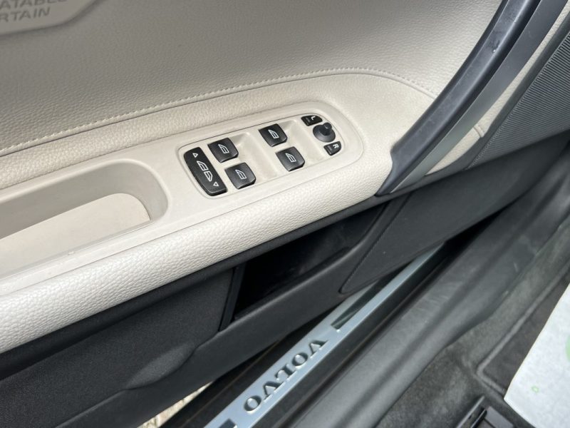 VOLVO C70 II CABRIOLET D5 2.4 D 180 Cv BOITE AUTOMATIQUE / INTERIEUR CUIR - GARANTIE 1 AN