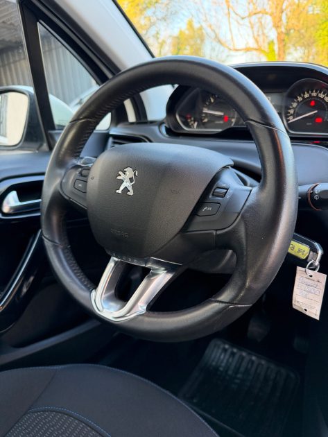 💎Peugeot 208 1.5 BlueHDi Signature - Bien Équipée