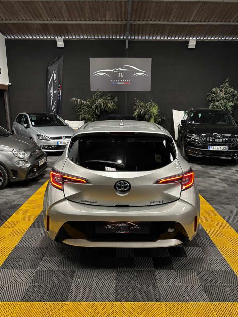 MAGNIFIQUE TOYOTA COROLLA DESIGN 1.8 122CH (APPLE CARPLAY, CAMÉRA DE RECUL, CLIMATISATION)