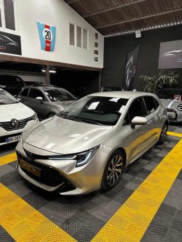 MAGNIFIQUE TOYOTA COROLLA DESIGN 1.8 122CH (APPLE CARPLAY, CAMÉRA DE RECUL, CLIMATISATION)