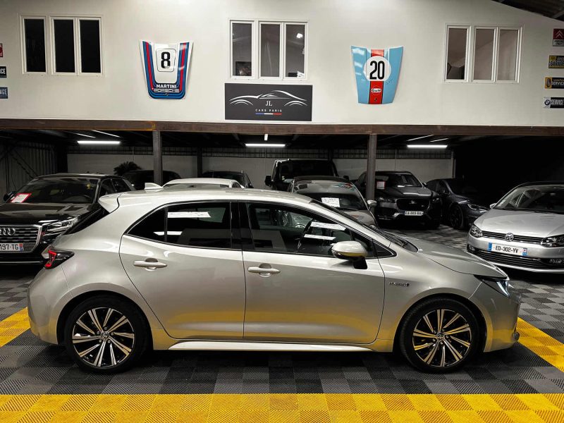 MAGNIFIQUE TOYOTA COROLLA DESIGN 1.8 122CH (APPLE CARPLAY, CAMÉRA DE RECUL, CLIMATISATION)