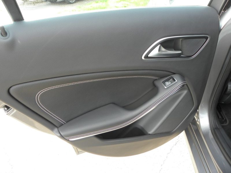 MERCEDES CLASSE A  180 122CH SENSATION - 6CV 2014