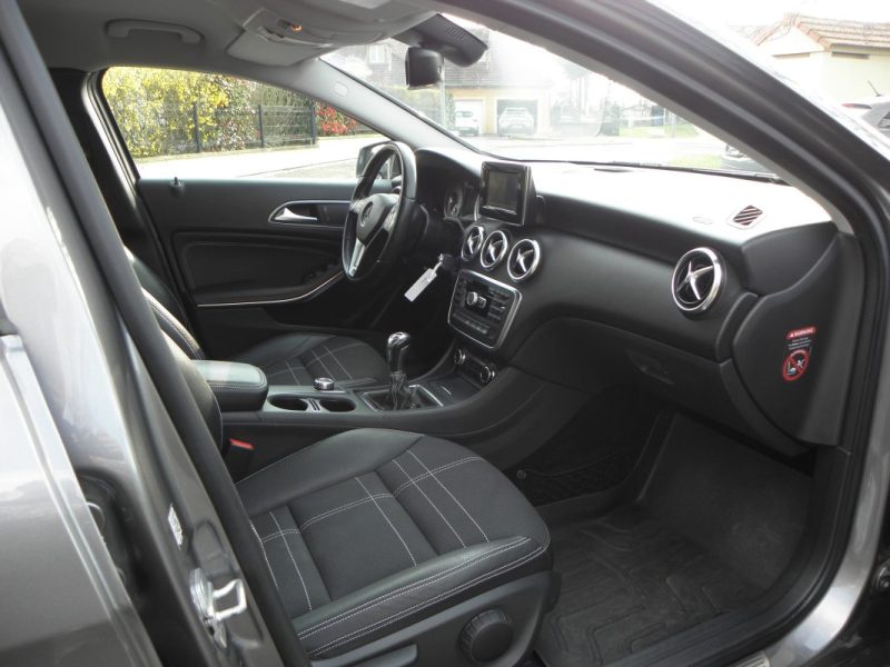 MERCEDES CLASSE A  180 122CH SENSATION - 6CV 2014