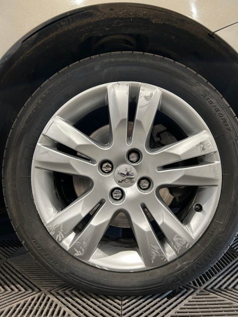 PEUGEOT 5008 2.0 HDI 163CH