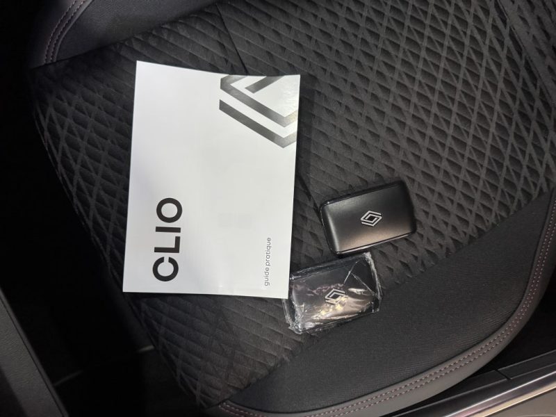 RENAULT CLIO 1.8 E-TECH TECHNO 160 EVOLUTION 2025