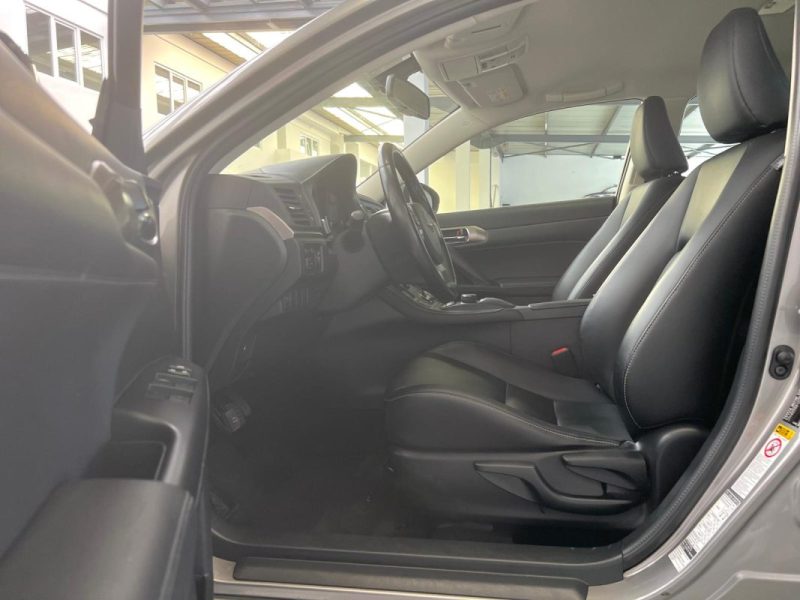 LEXUS CT 200H 99CH LUXE 