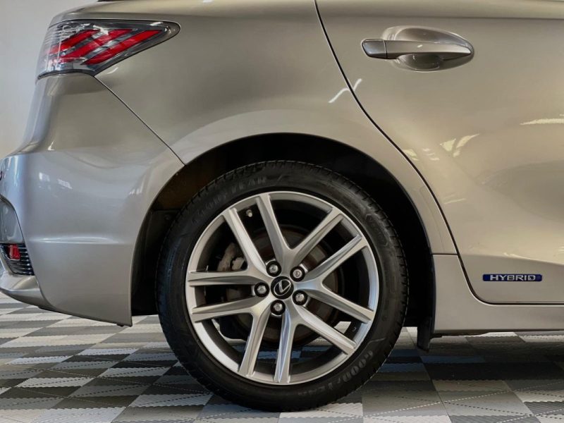 LEXUS CT 200H 99CH LUXE 