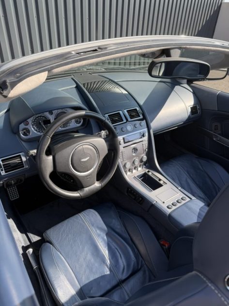 ASTON MARTIN DB9 VOLANTE 6.0 V12