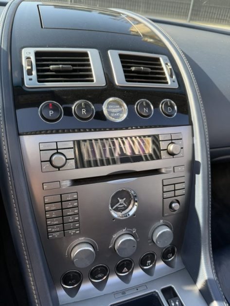 ASTON MARTIN DB9 VOLANTE 6.0 V12