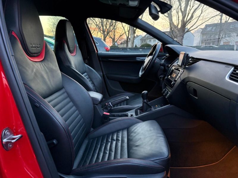 SKODA OCTAVIA COMBI 2.0 TSI 220 RS*CUIR*XENON*JA19P* 