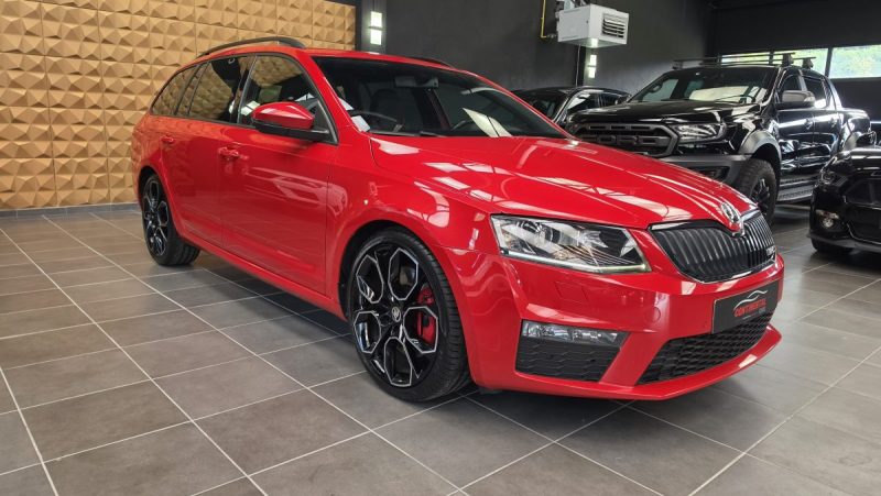 SKODA OCTAVIA COMBI 2.0 TSI 220 RS*CUIR*XENON*JA19P* 