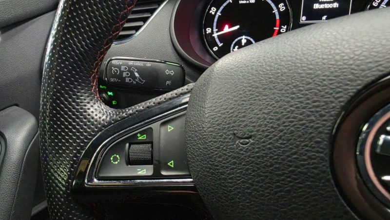 SKODA OCTAVIA COMBI 2.0 TSI 220 RS*CUIR*XENON*JA19P* 
