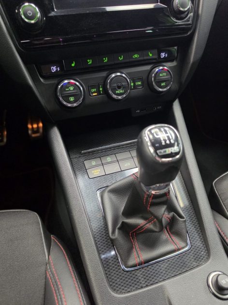 SKODA OCTAVIA COMBI RS 2.0 TSI 220*CUIR*XENON*RADAR*BVM6