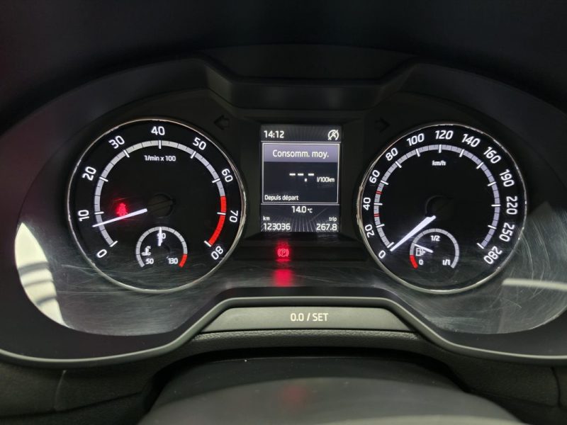 SKODA OCTAVIA COMBI RS 2.0 TSI 220*CUIR*XENON*RADAR*BVM6