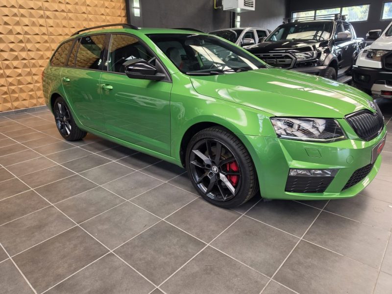 SKODA OCTAVIA COMBI RS 2.0 TSI 220*CUIR*XENON*RADAR*BVM6