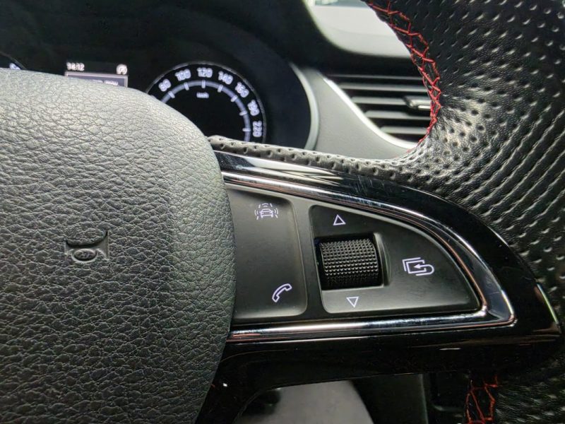 SKODA OCTAVIA COMBI RS 2.0 TSI 220*CUIR*XENON*RADAR*BVM6