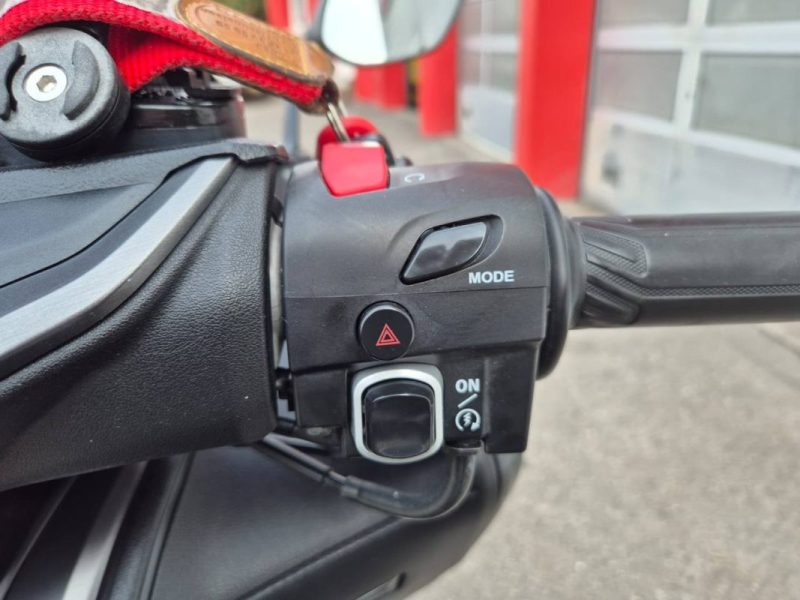 YAMAHA XP560D  2020