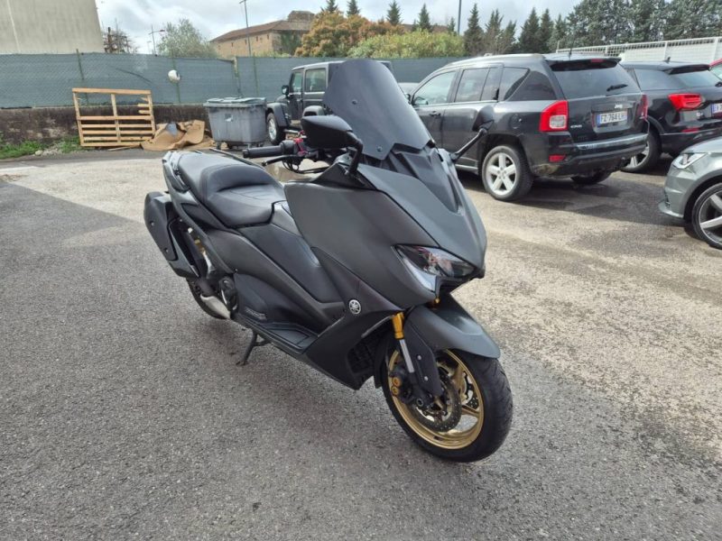 YAMAHA XP560D  2020