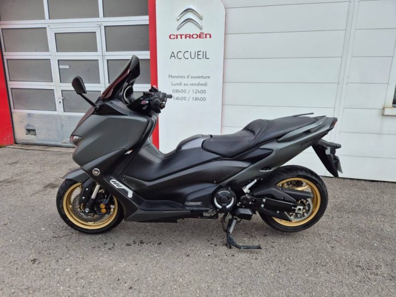 YAMAHA XP560D  2020