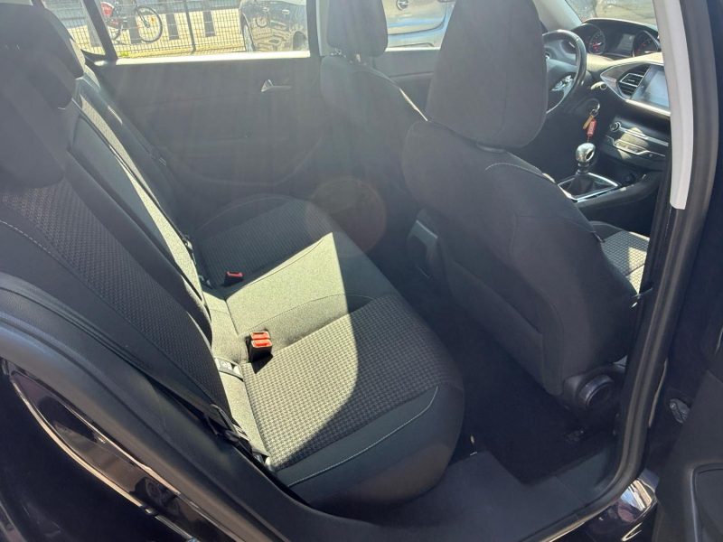 PEUGEOT 308 II BLUEHDI 130cv S&S ACTIVE BUSINESS - GPS/CARPLAY - 94.000kms