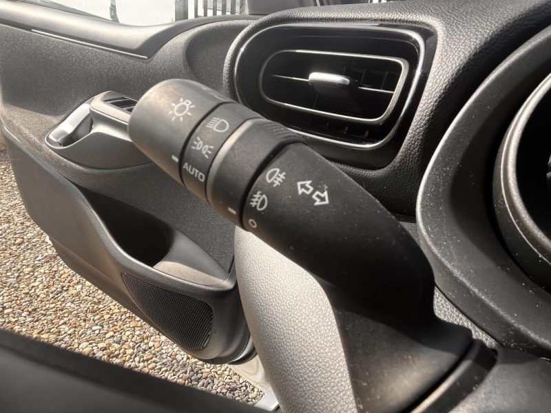 TOYOTA Yaris IV 116H Design 03/2021