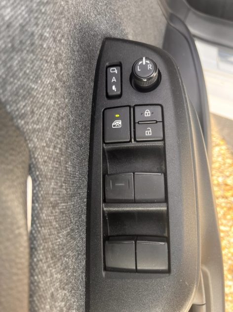 TOYOTA Yaris IV 116H Design 03/2021