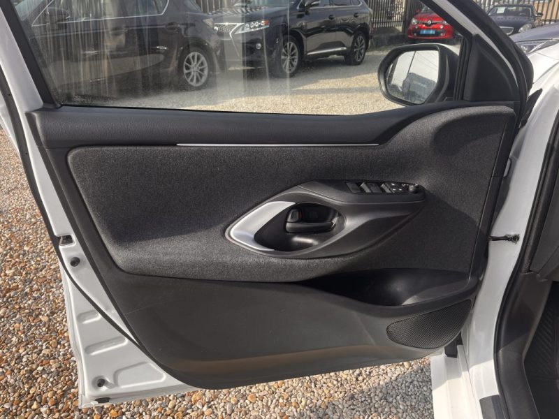 TOYOTA Yaris IV 116H Design 03/2021