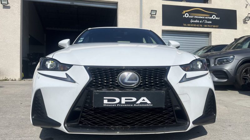 LEXUS IS 300H F SPORT TOIT OUVRANT 