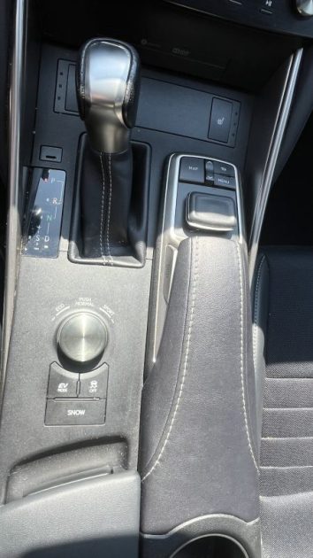 LEXUS IS 300H F SPORT TOIT OUVRANT 