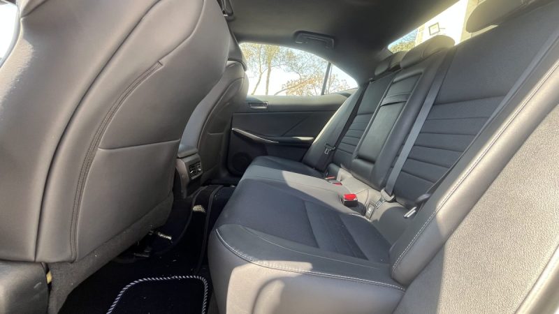 LEXUS IS 300H F SPORT TOIT OUVRANT 