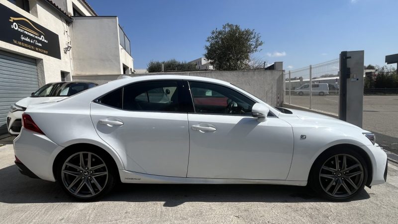 LEXUS IS 300H F SPORT TOIT OUVRANT 